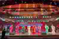 欢天喜地辞旧岁 载歌载舞迎新年